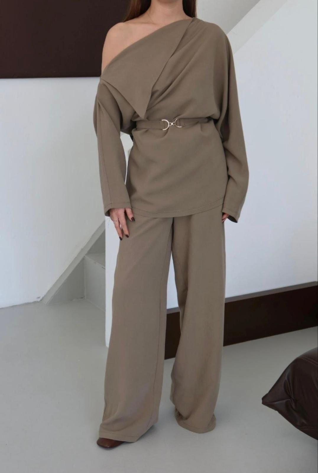 The Asymmetric Muse Set