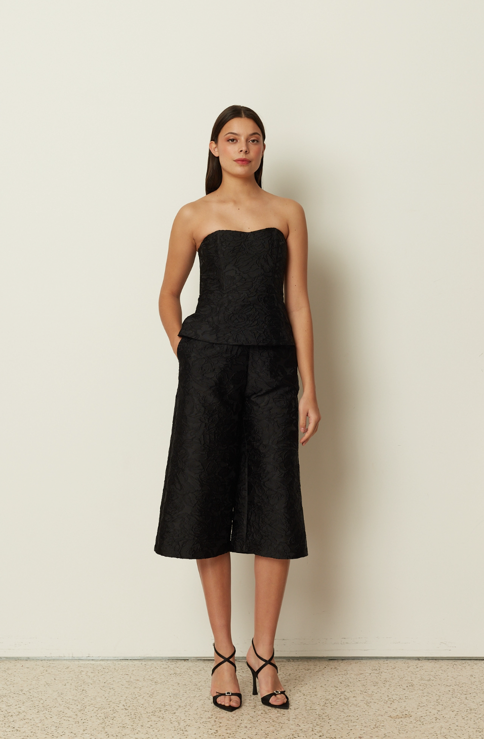 Textured Wide-leg Crop Pants