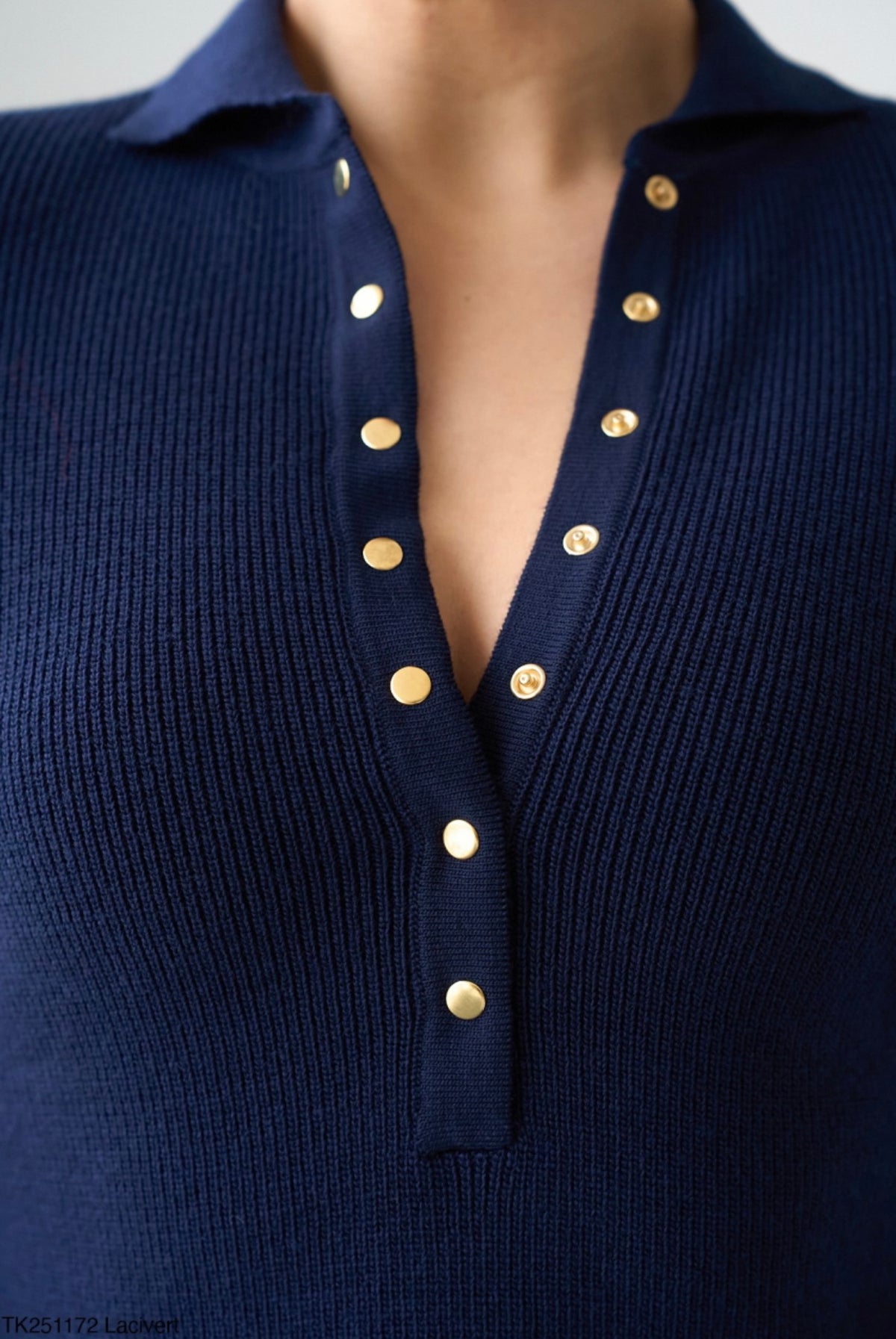 Knit blouse with gold buttons-