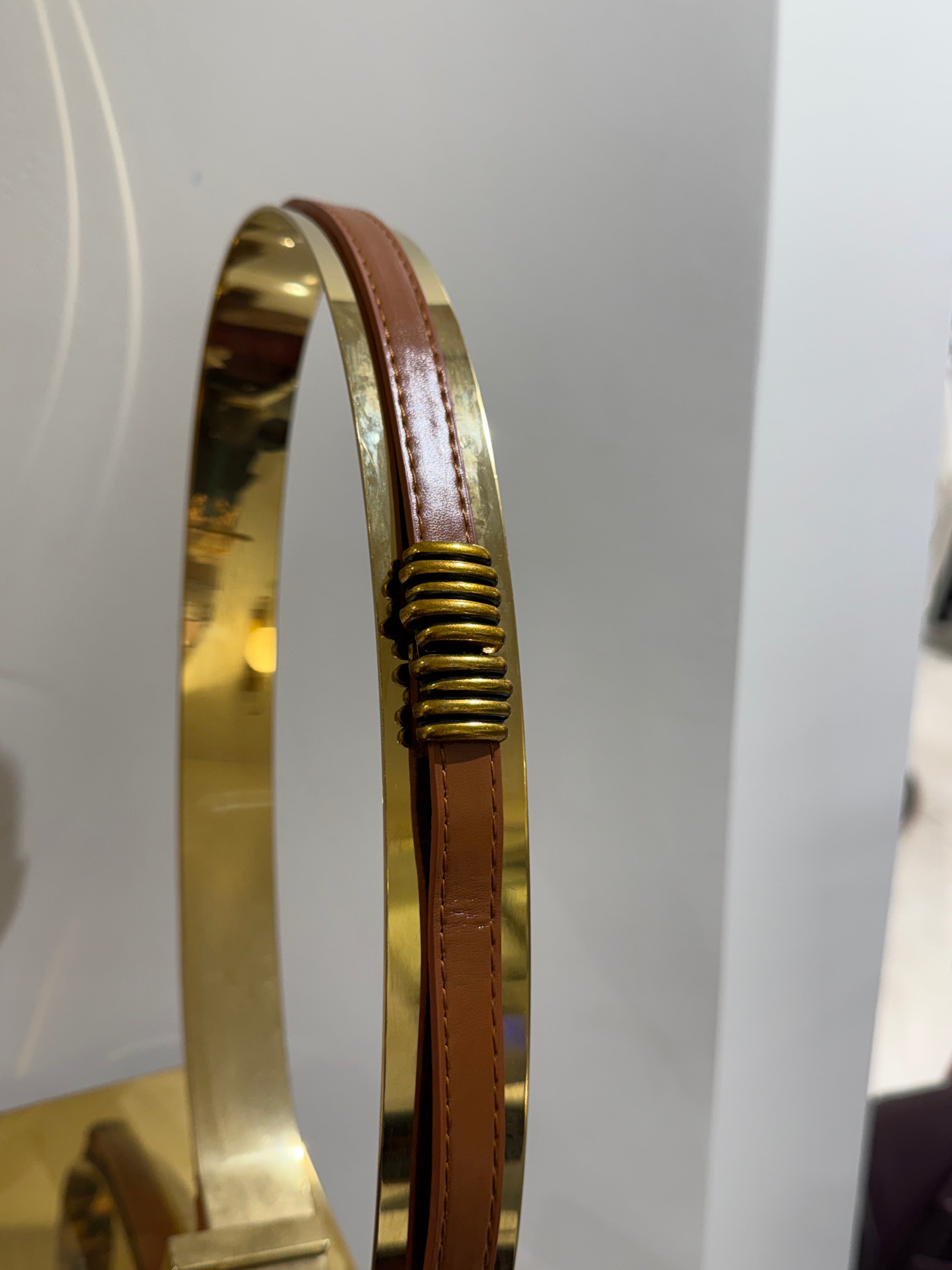 Thin connecting belt