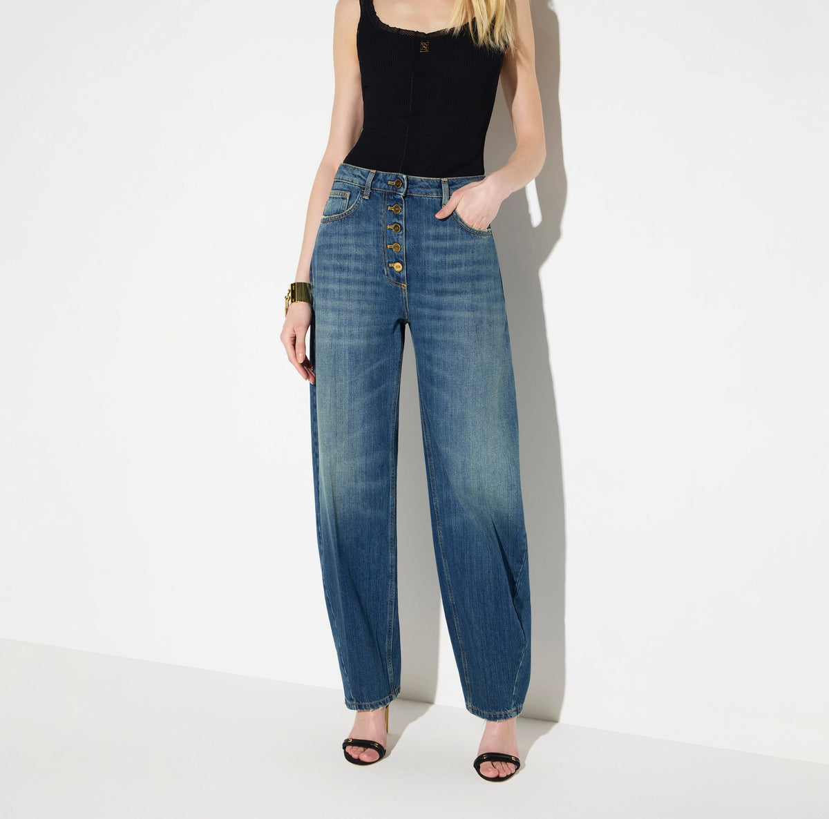 Balloon jeans with jewel buttons